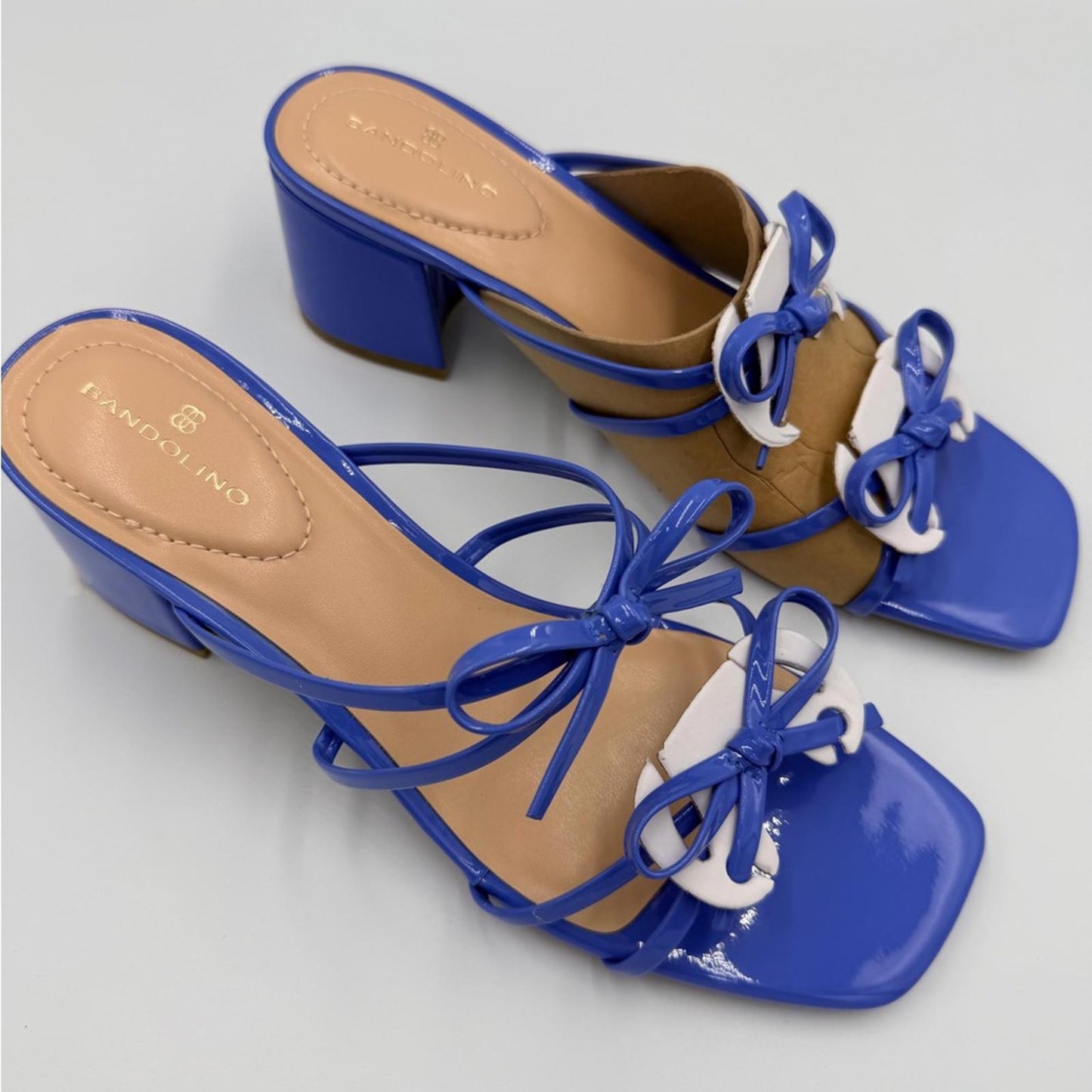 Bandolino Women's Blue and White Heels