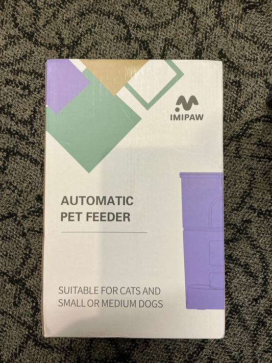 Automatic pat feeder